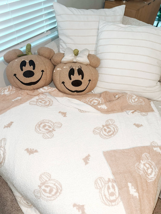 It’s freakin’ bats reversible throw